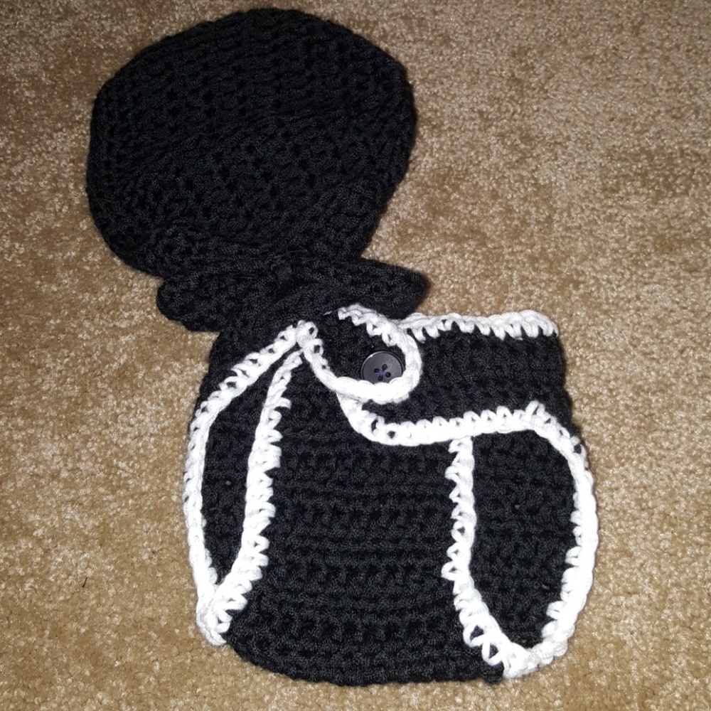 NWT newborn baby knit bowtie and diaper cover set